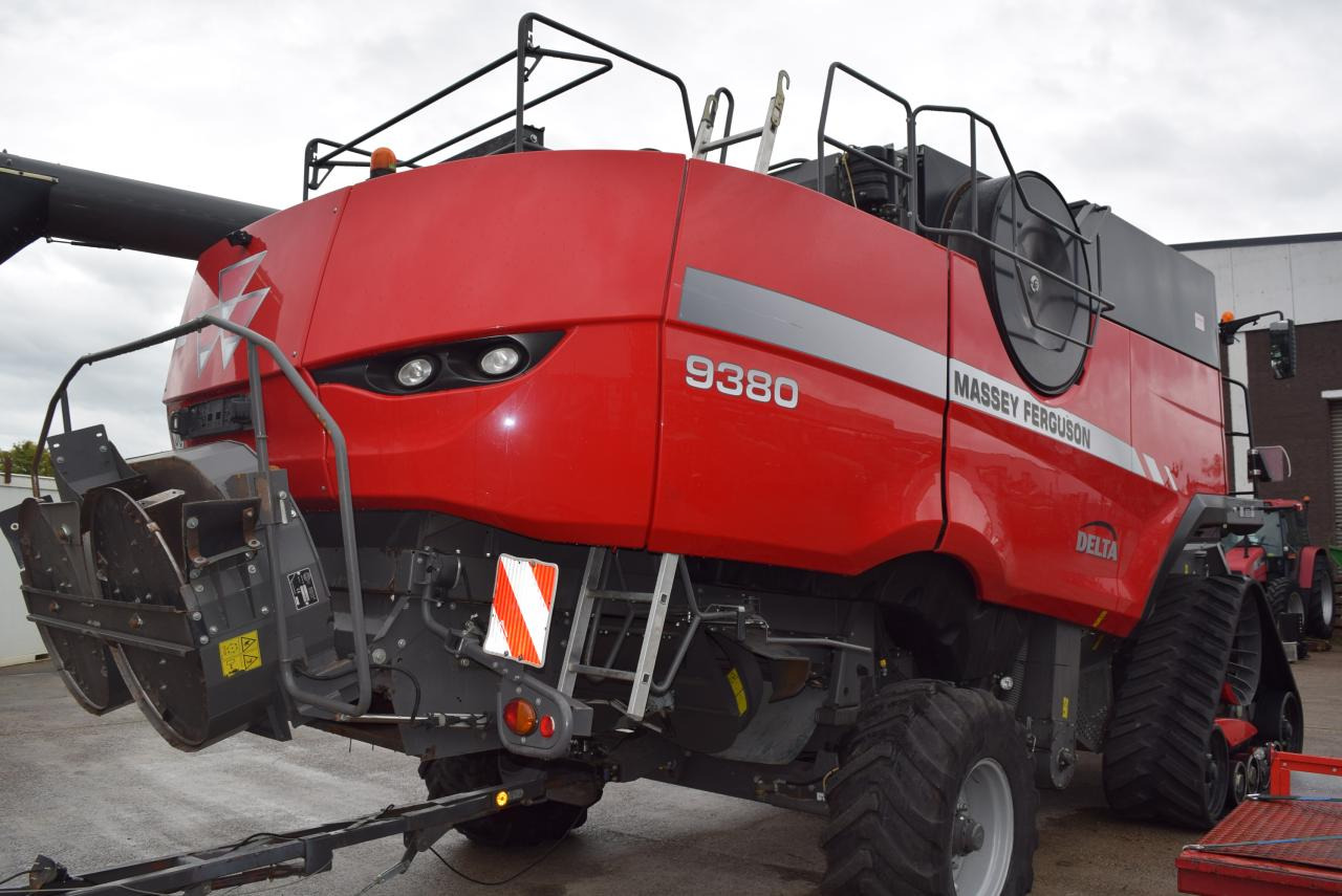 Massey Ferguson MF 9380 Delta Hybrid - Moissonneuse-batteuse: photos 5 Massey Ferguson MF 9380 Delta Hybrid - Moissonneuse-batteuse: photos 5