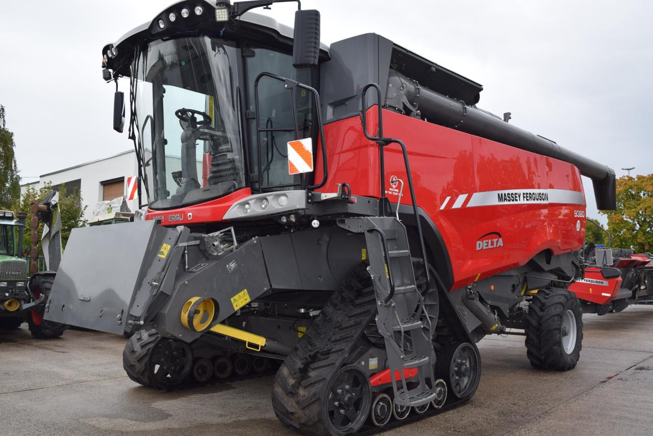Massey Ferguson MF 9380 Delta Hybrid - Moissonneuse-batteuse: photos 1 Massey Ferguson MF 9380 Delta Hybrid - Moissonneuse-batteuse: photos 1