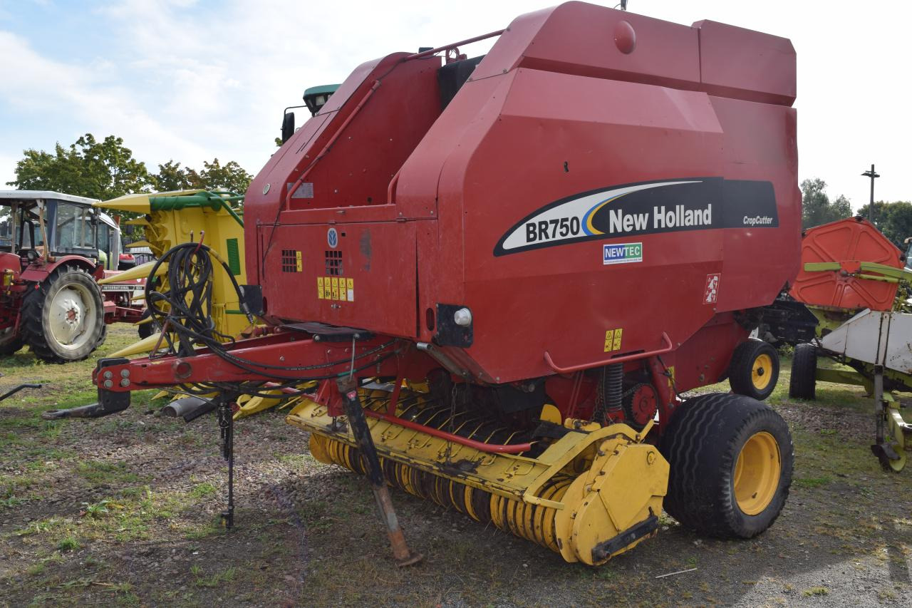 New Holland BR 750 CropCutter - Presse à balles rondes: photos 1 New Holland BR 750 CropCutter - Presse à balles rondes: photos 1