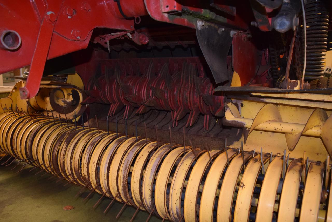 Presse à balles rondes New Holland BR 750 CropCutter: photos 6 Presse à balles rondes New Holland BR 750 CropCutter: photos 6