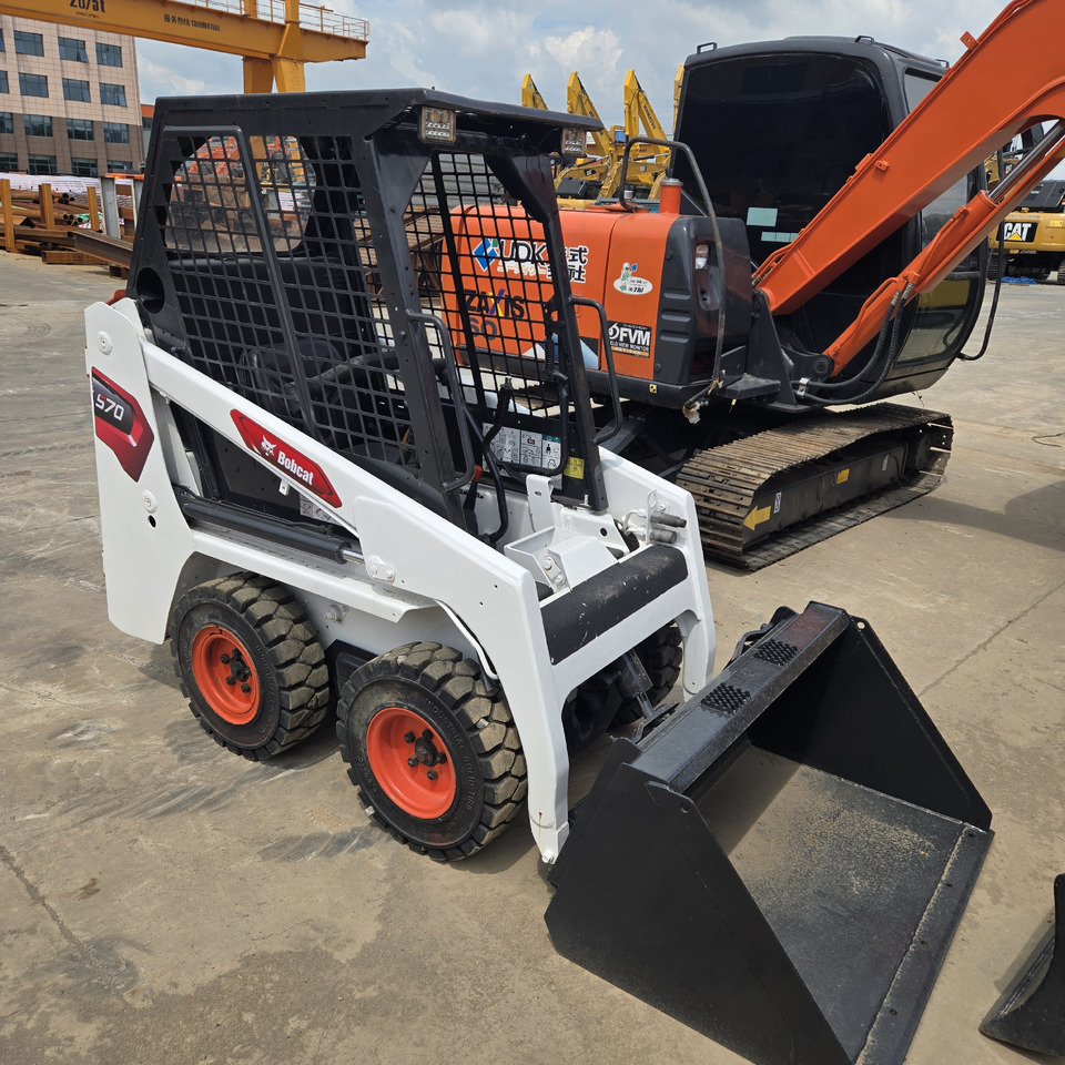 BOBCAT S70 - Mini chargeuse: photos 3 BOBCAT S70 - Mini chargeuse: photos 3