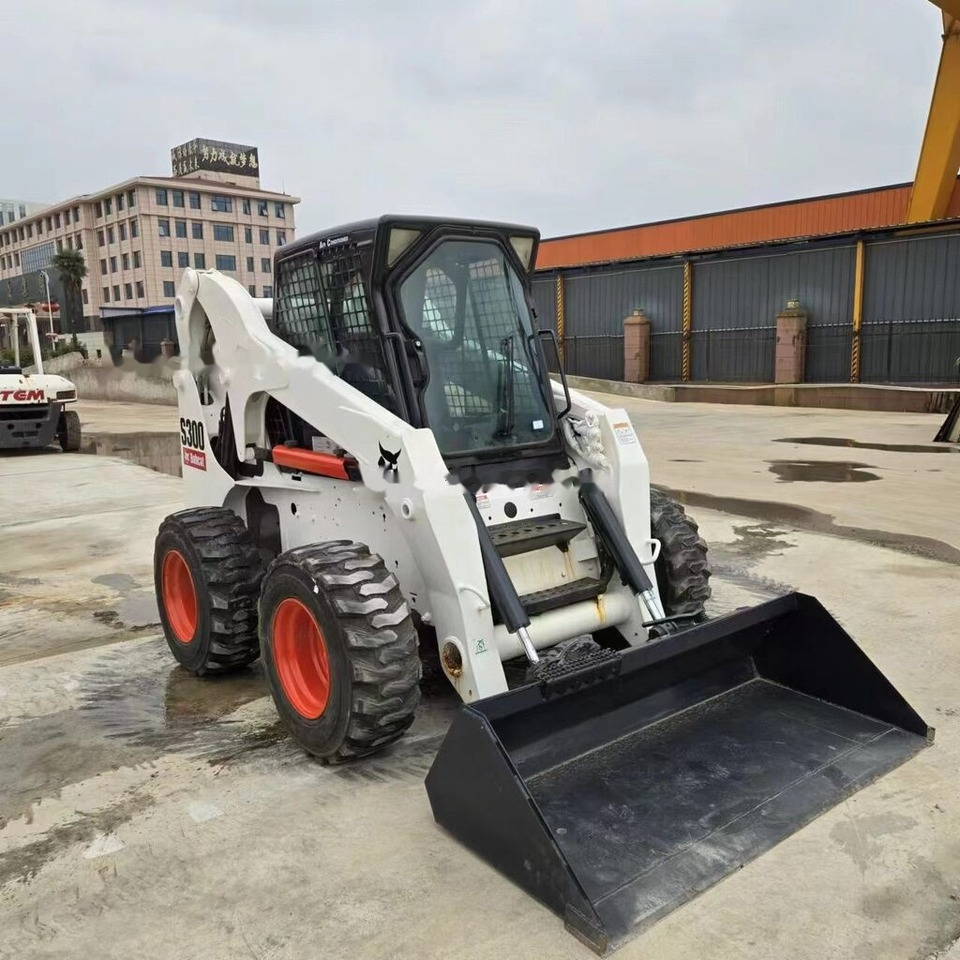 Bobcat S300 - Mini chargeuse: photos 4 Bobcat S300 - Mini chargeuse: photos 4