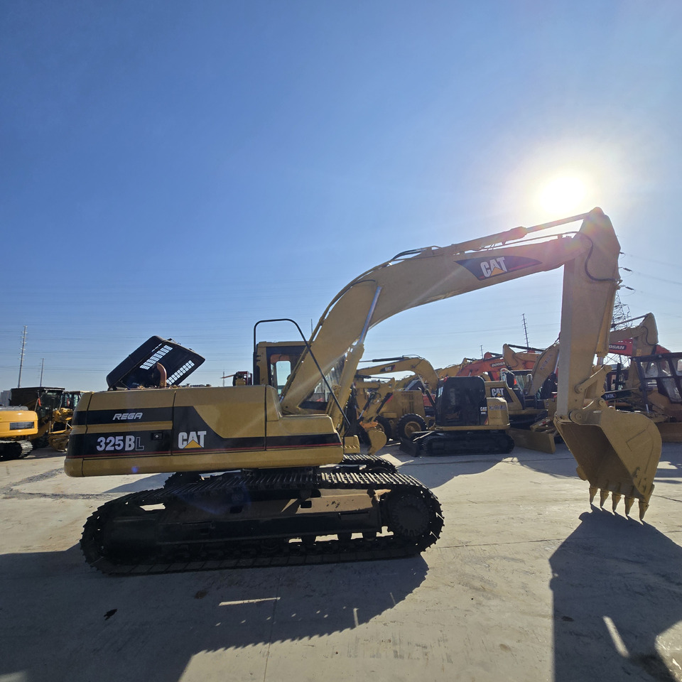 CATERPILLAR 325B - Pelle sur chenille: photos 3 CATERPILLAR 325B - Pelle sur chenille: photos 3