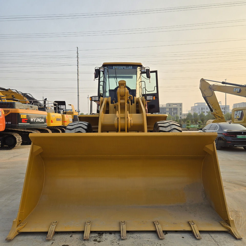CATERPILLAR 966H - Chargeuse sur pneus: photos 2 CATERPILLAR 966H - Chargeuse sur pneus: photos 2