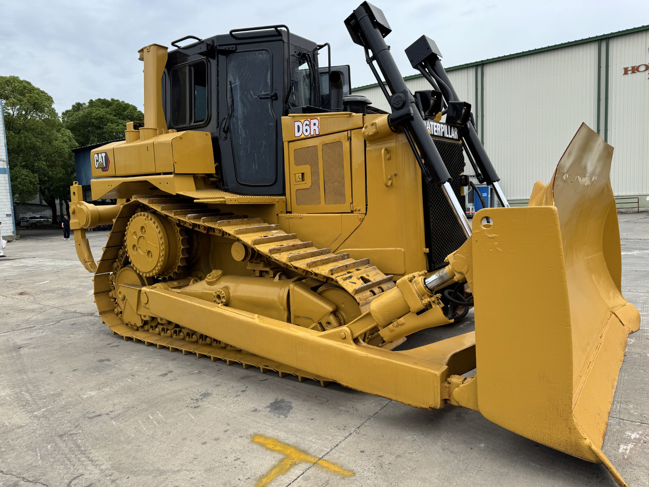 CATERPILLAR D6R - Bulldozer: photos 1 CATERPILLAR D6R - Bulldozer: photos 1