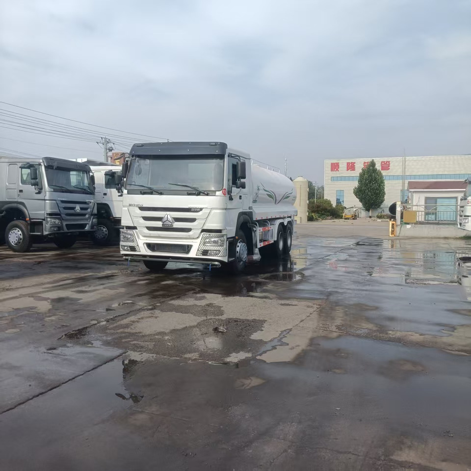 Howo 20 cubic meter sprinkler - Camion: photos 3 Howo 20 cubic meter sprinkler - Camion: photos 3