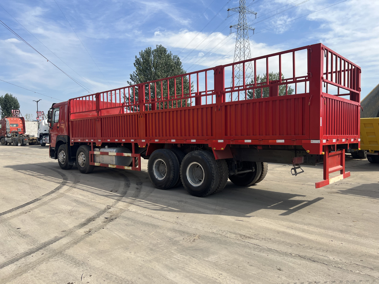 Camion SINOTRUK HOWO 8*4 Fence Truck: photos 9