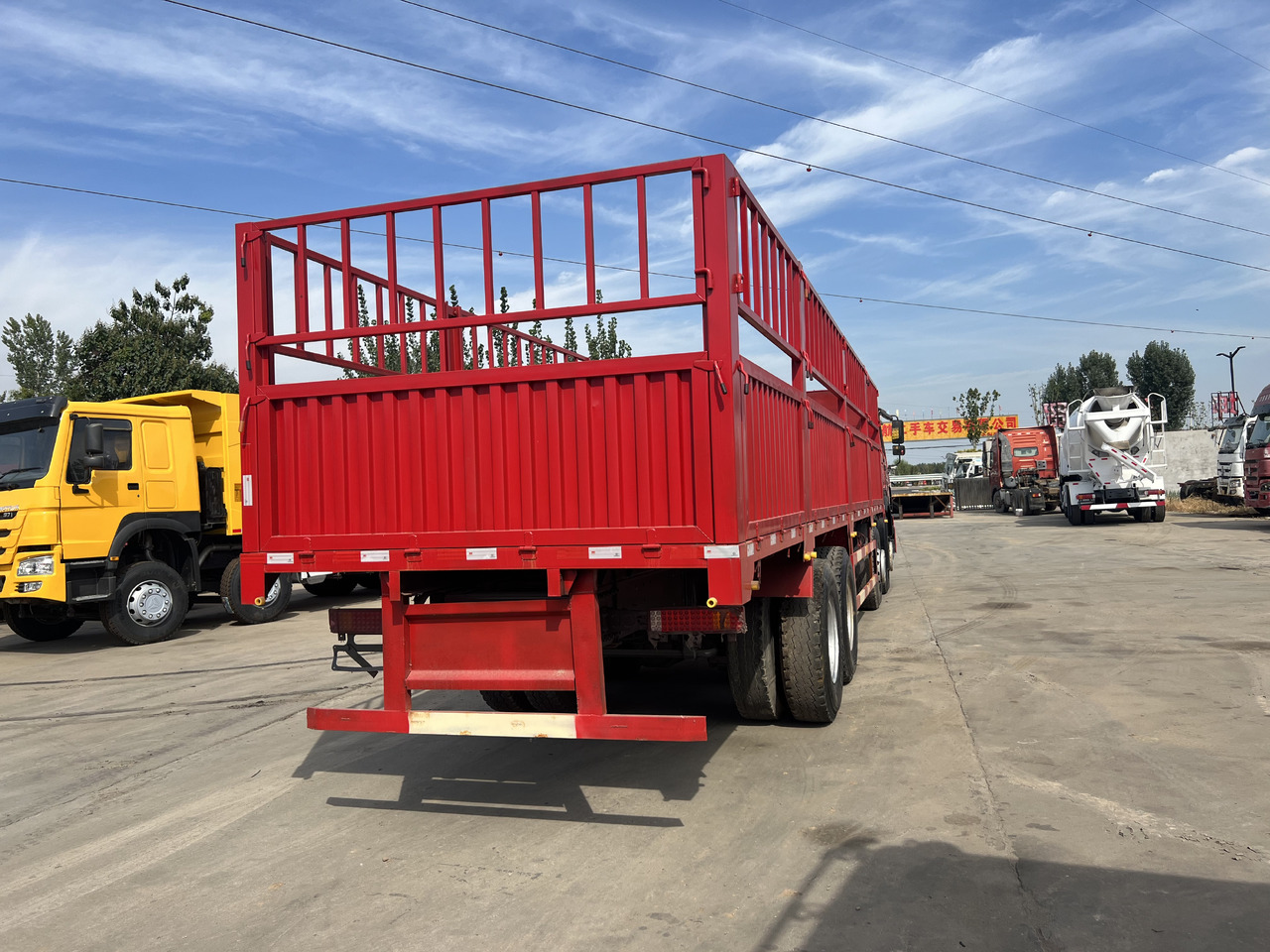 Camion SINOTRUK HOWO 8*4 Fence Truck: photos 10