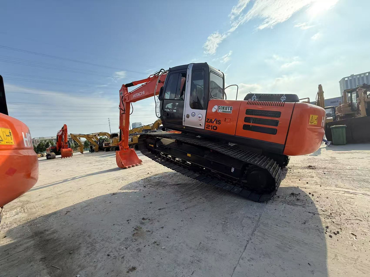 HITACHI ZX210 - Pelle sur chenille: photos 1 HITACHI ZX210 - Pelle sur chenille: photos 1
