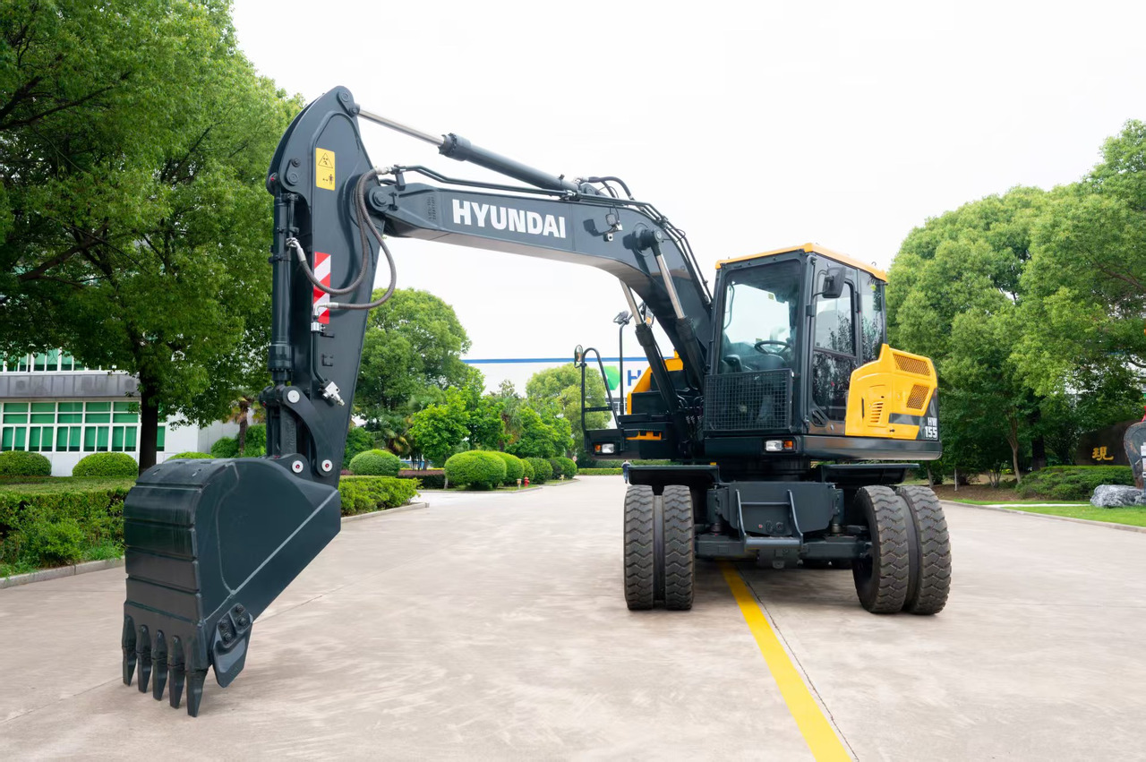 HYUNDAI HW155 - Pelle sur pneus: photos 3 HYUNDAI HW155 - Pelle sur pneus: photos 3