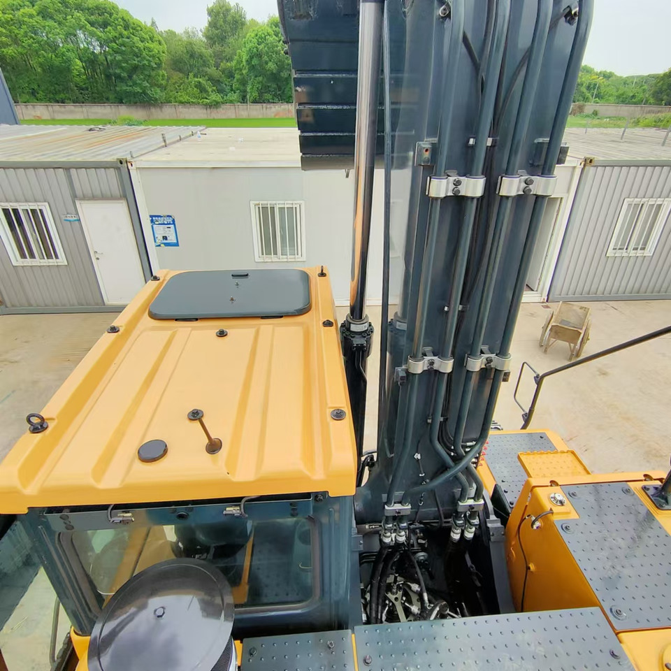 HYUNDAI HX220L - Pelle sur chenille: photos 5 HYUNDAI HX220L - Pelle sur chenille: photos 5