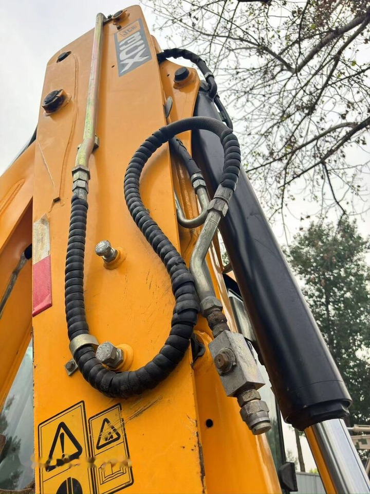 JCB 3CX Telescopic Arm Plus Four in One Bucket - Tractopelle: photos 2 JCB 3CX Telescopic Arm Plus Four in One Bucket - Tractopelle: photos 2