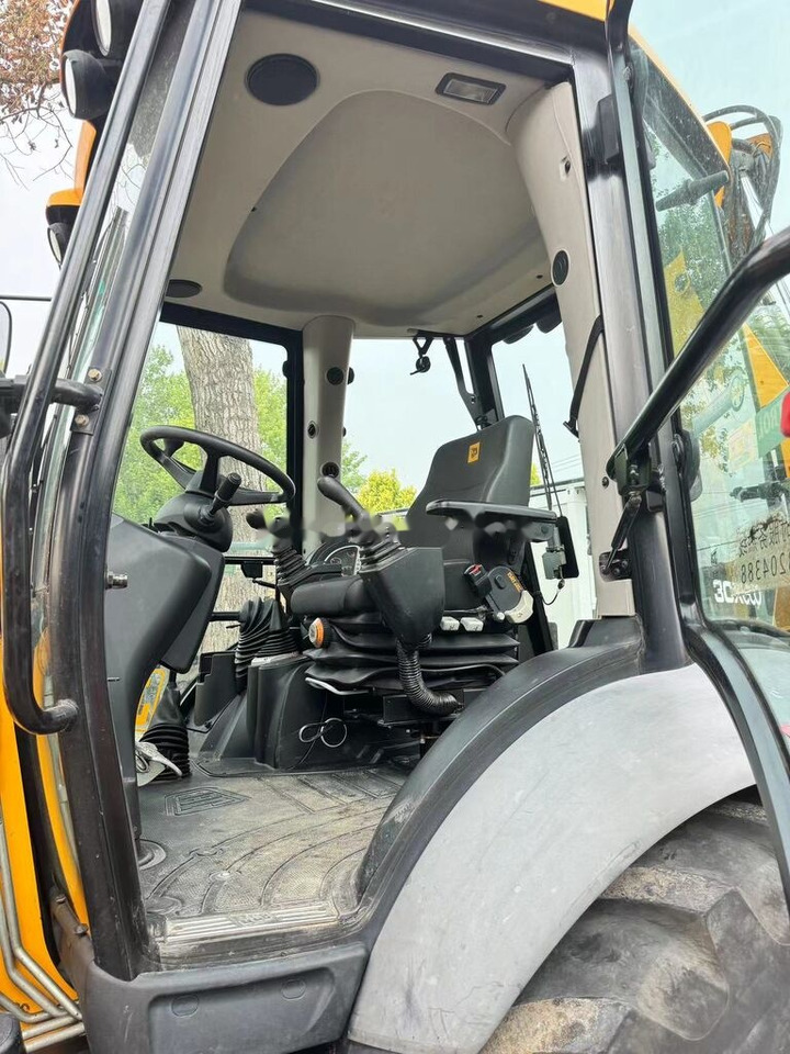JCB 3CX Telescopic Arm Plus Four in One Bucket - Tractopelle: photos 3 JCB 3CX Telescopic Arm Plus Four in One Bucket - Tractopelle: photos 3