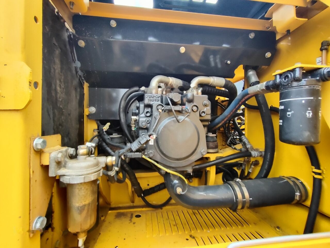 Pelle sur chenille Komatsu PC160LC-7: photos 11