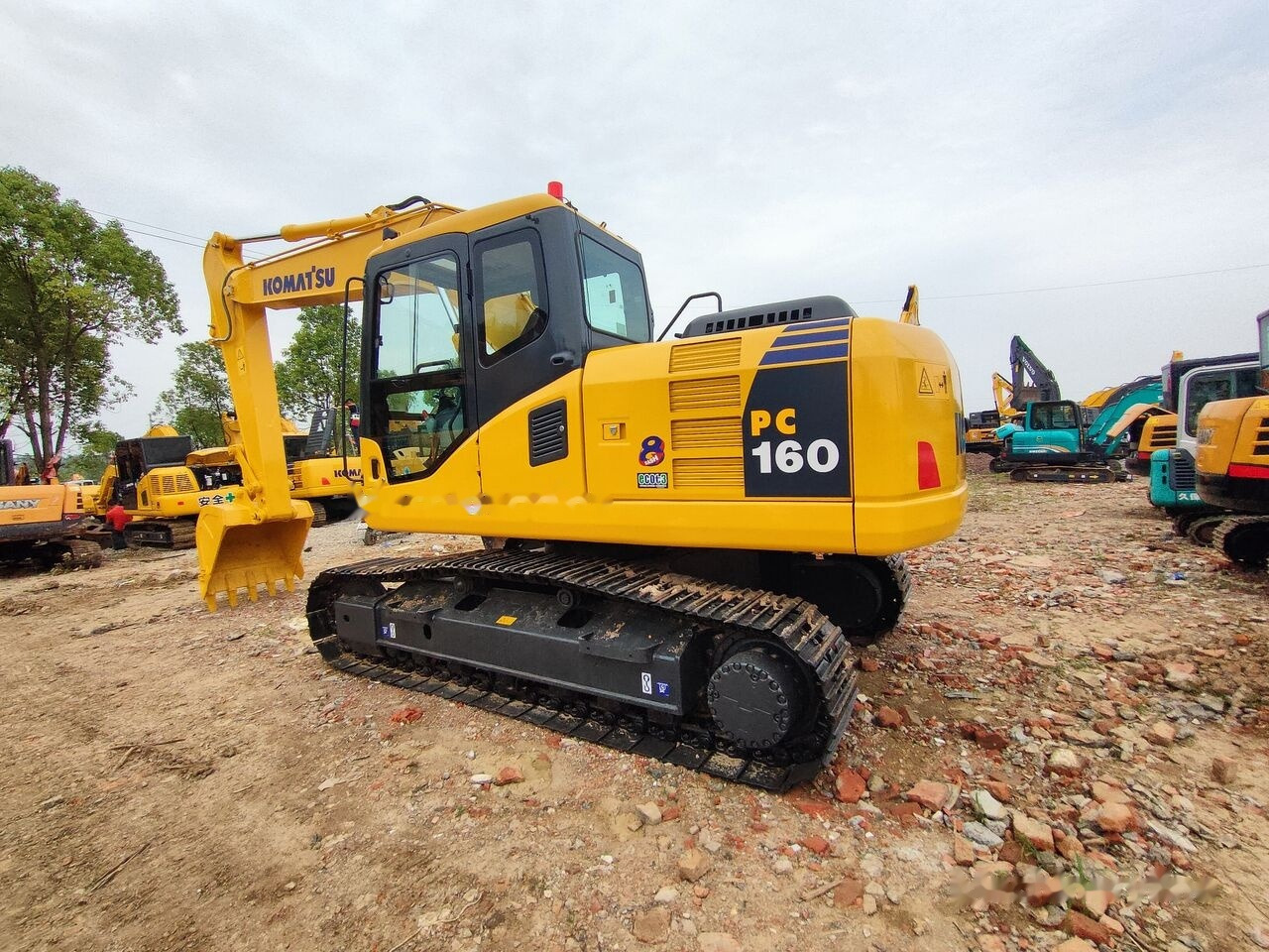 Komatsu PC160LC-7 - Pelle sur chenille: photos 2 Komatsu PC160LC-7 - Pelle sur chenille: photos 2