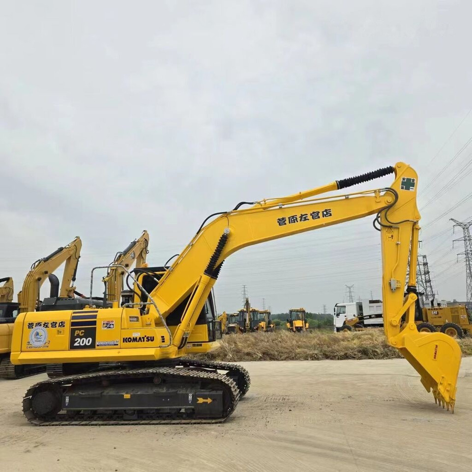 Komatsu PC200-8 - Pelle sur chenille: photos 1 Komatsu PC200-8 - Pelle sur chenille: photos 1