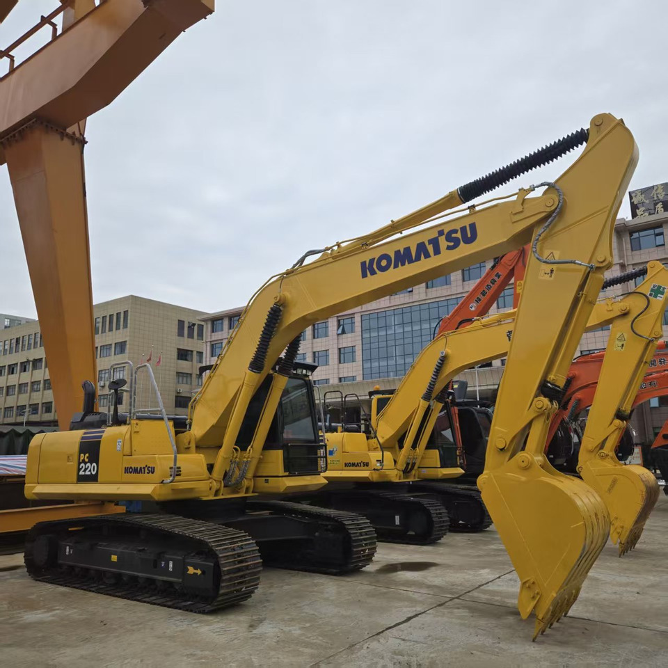 Pelle sur chenille Komatsu PC220-8: photos 6