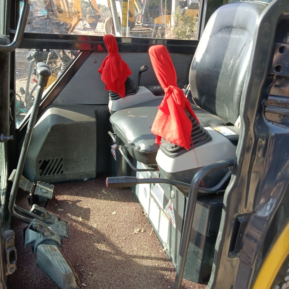 Komatsu PC30MR - Mini pelle: photos 1 Komatsu PC30MR - Mini pelle: photos 1