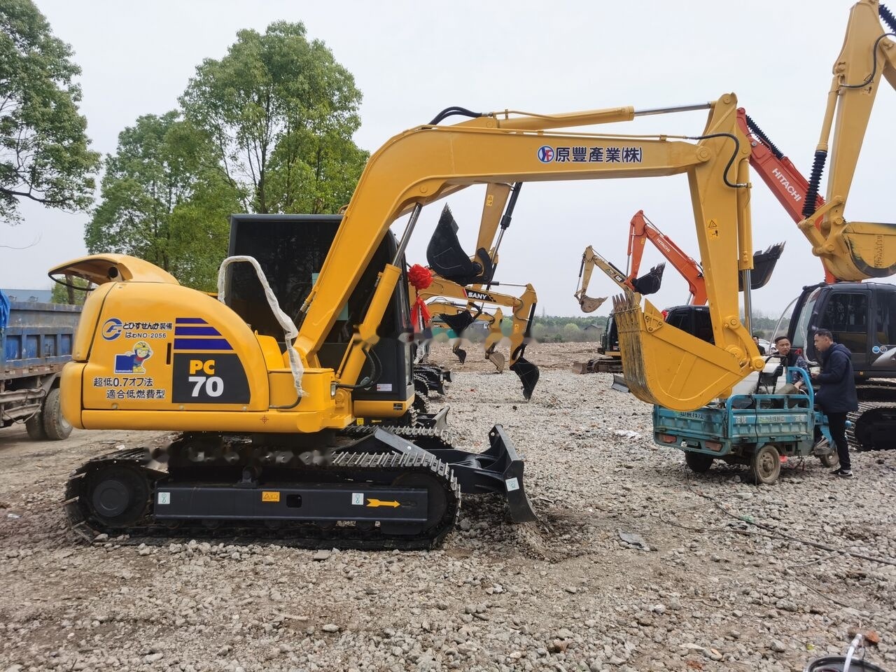 Komatsu PC70-8 - Pelle sur chenille: photos 1 Komatsu PC70-8 - Pelle sur chenille: photos 1