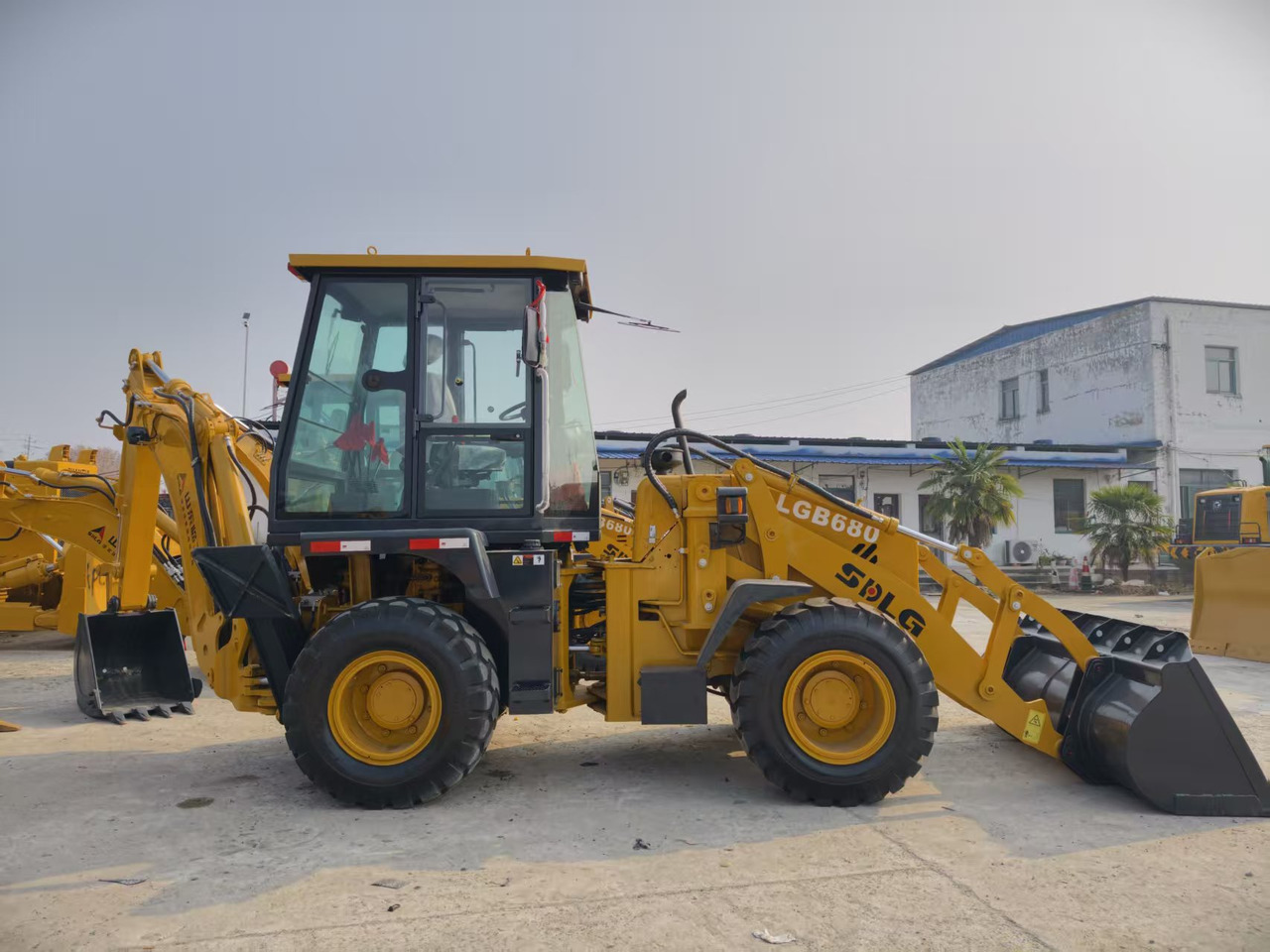 SDLG LGB680 - Tractopelle: photos 1 SDLG LGB680 - Tractopelle: photos 1