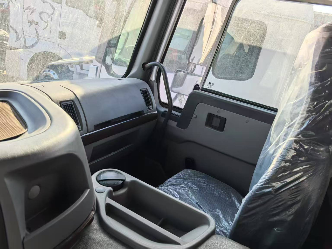 SINOTRUK HOWO 8x4 - Camion benne: photos 5 SINOTRUK HOWO 8x4 - Camion benne: photos 5