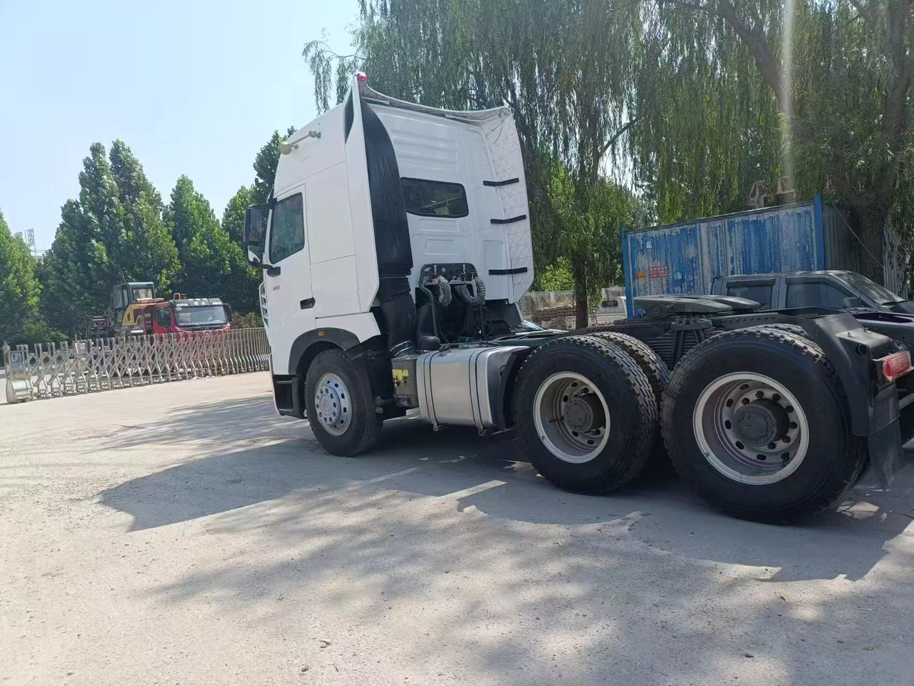 SINOTRUK HOWO A7 - Tracteur routier: photos 4 SINOTRUK HOWO A7 - Tracteur routier: photos 4