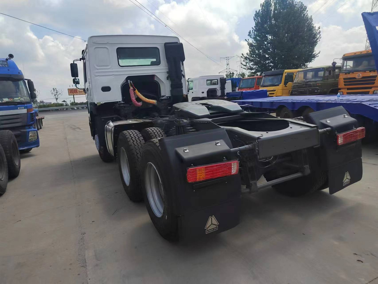 SINOTRUK Trailer head - Tracteur routier: photos 2 SINOTRUK Trailer head - Tracteur routier: photos 2