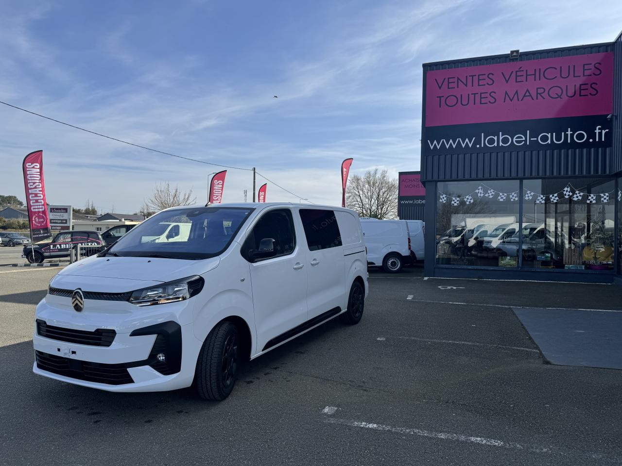 Crédit-bail de CITROEN Jumpy M 2.0 BlueHDi - 180 S&S - BV EAT8  III CABINE APPROFONDIE Cabine approfondie Fixe PHASE 2 CITROEN Jumpy M 2.0 BlueHDi - 180 S&S - BV EAT8  III CABINE APPROFONDIE Cabine approfondie Fixe PHASE 2: photos 7 Crédit-bail de CITROEN Jumpy M 2.0 BlueHDi - 180 S&S - BV EAT8  III CABINE APPROFONDIE Cabine approfondie Fixe PHASE 2 CITROEN Jumpy M 2.0 BlueHDi - 180 S&S - BV EAT8  III CABINE APPROFONDIE Cabine approfondie Fixe PHASE 2: photos 7