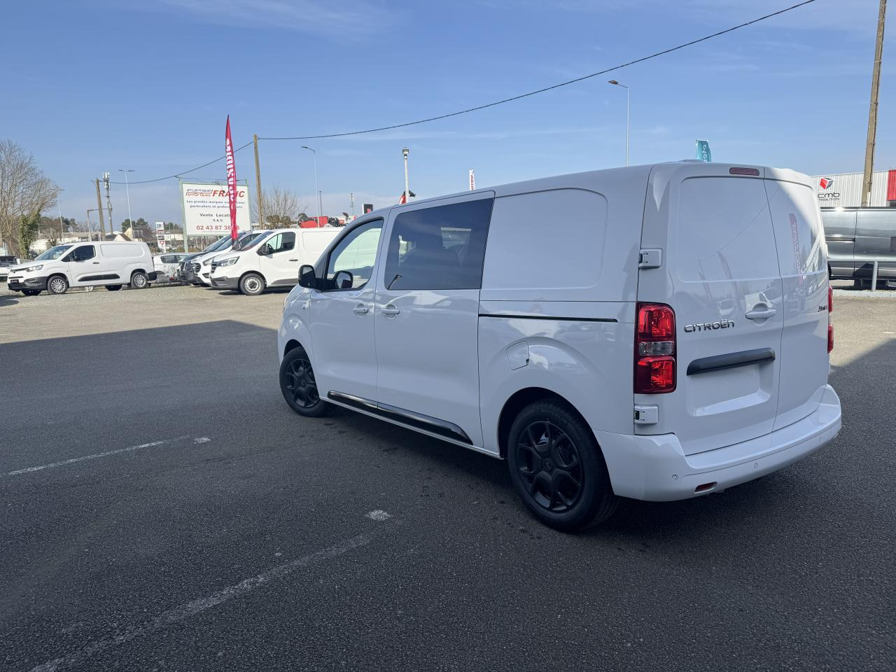 Crédit-bail de CITROEN Jumpy M 2.0 BlueHDi - 180 S&S - BV EAT8  III CABINE APPROFONDIE Cabine approfondie Fixe PHASE 2 CITROEN Jumpy M 2.0 BlueHDi - 180 S&S - BV EAT8  III CABINE APPROFONDIE Cabine approfondie Fixe PHASE 2: photos 8 Crédit-bail de CITROEN Jumpy M 2.0 BlueHDi - 180 S&S - BV EAT8  III CABINE APPROFONDIE Cabine approfondie Fixe PHASE 2 CITROEN Jumpy M 2.0 BlueHDi - 180 S&S - BV EAT8  III CABINE APPROFONDIE Cabine approfondie Fixe PHASE 2: photos 8