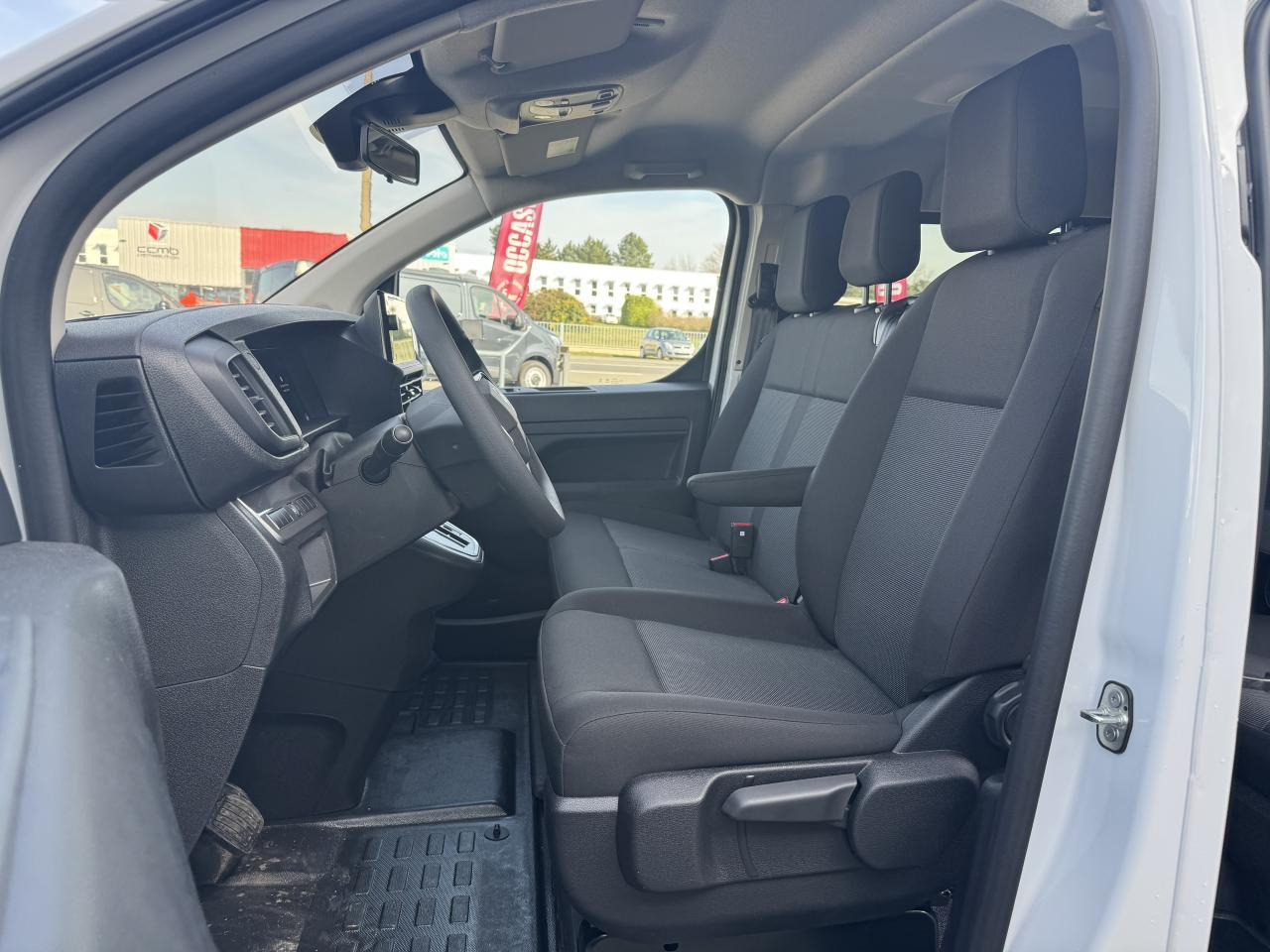 CITROEN jumpy M 2.0 HDI 180 EAT-8 CABINE APPROFONDIE 5 PLACES - Utilitaire double cabine: photos 5 CITROEN jumpy M 2.0 HDI 180 EAT-8 CABINE APPROFONDIE 5 PLACES - Utilitaire double cabine: photos 5