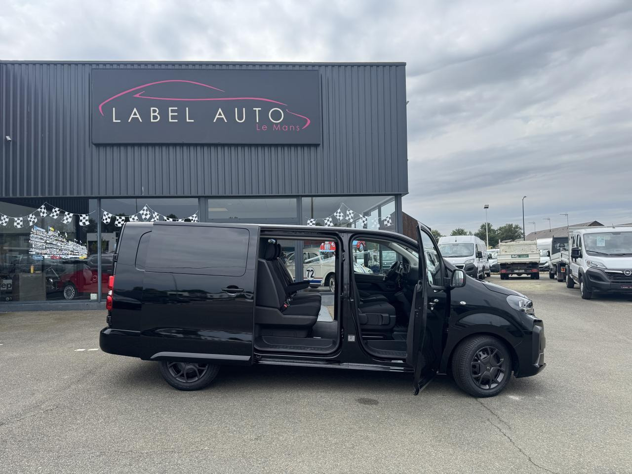 Citroen Jumpy XL 2.0 BLUEHDI 180CH S&S CABINE APPROFONDIE FIXE EAT8 5 PLACES - Utilitaire double cabine: photos 2 Citroen Jumpy XL 2.0 BLUEHDI 180CH S&S CABINE APPROFONDIE FIXE EAT8 5 PLACES - Utilitaire double cabine: photos 2