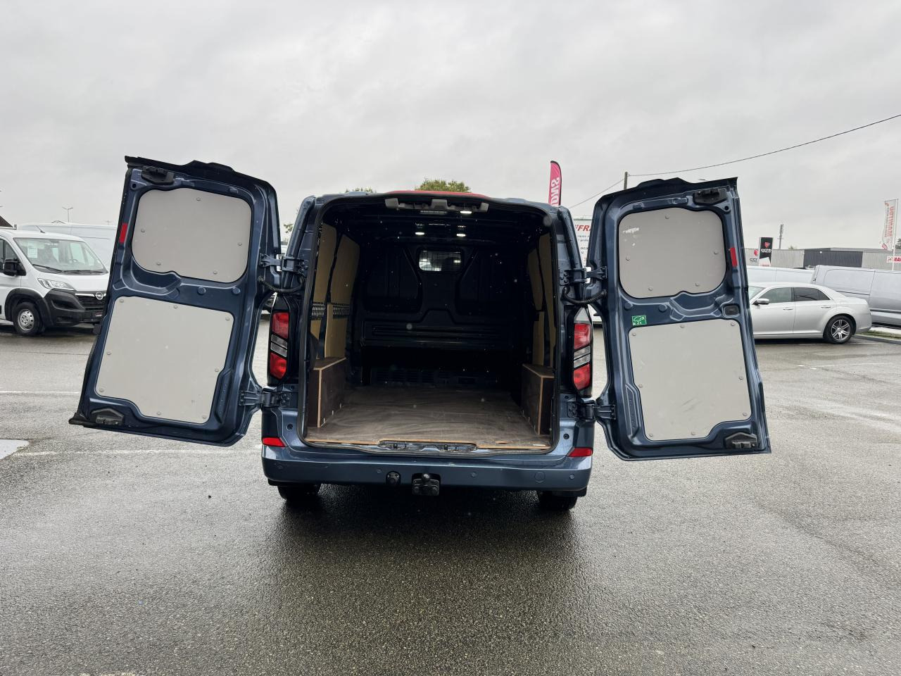 FORD Transit Custom 2.0 EcoBlue 170 ch BVA Fourgon 320 L1H1 Limited - Fourgon utilitaire: photos 2 FORD Transit Custom 2.0 EcoBlue 170 ch BVA Fourgon 320 L1H1 Limited - Fourgon utilitaire: photos 2
