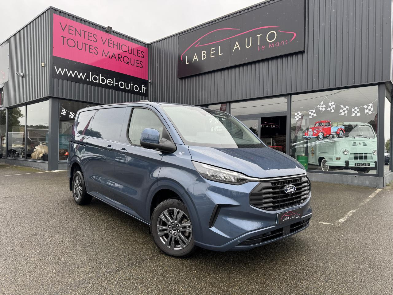 FORD Transit Custom 2.0 EcoBlue 170 ch BVA Fourgon 320 L1H1 Limited - Fourgon utilitaire: photos 1 FORD Transit Custom 2.0 EcoBlue 170 ch BVA Fourgon 320 L1H1 Limited - Fourgon utilitaire: photos 1