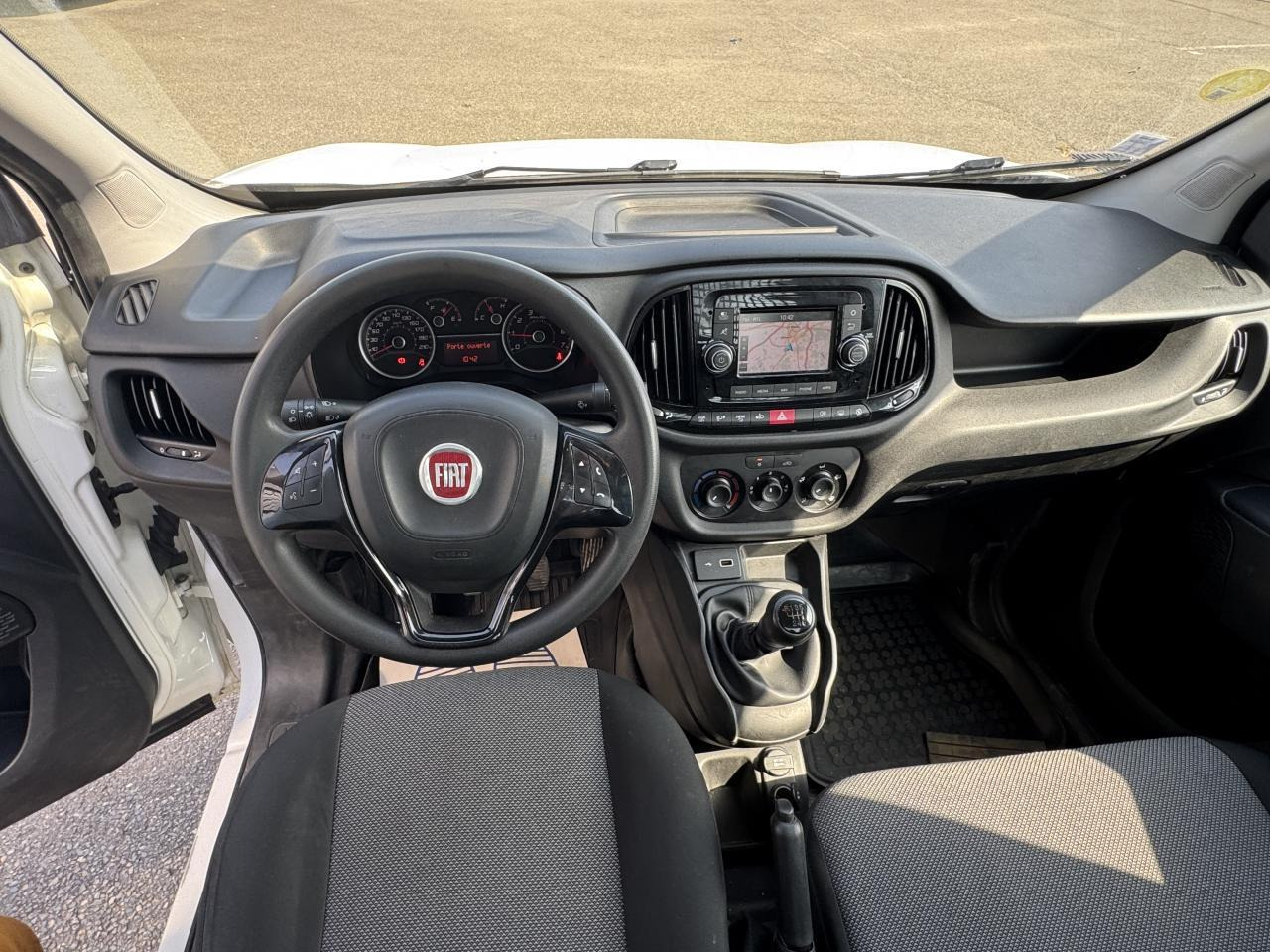 Fiat Doblo Cargo Cargo 1.6 Multijet 16V 105 ch WORK UP PLATEAU Pro Lounge - Utilitaire plateau: photos 5 Fiat Doblo Cargo Cargo 1.6 Multijet 16V 105 ch WORK UP PLATEAU Pro Lounge - Utilitaire plateau: photos 5
