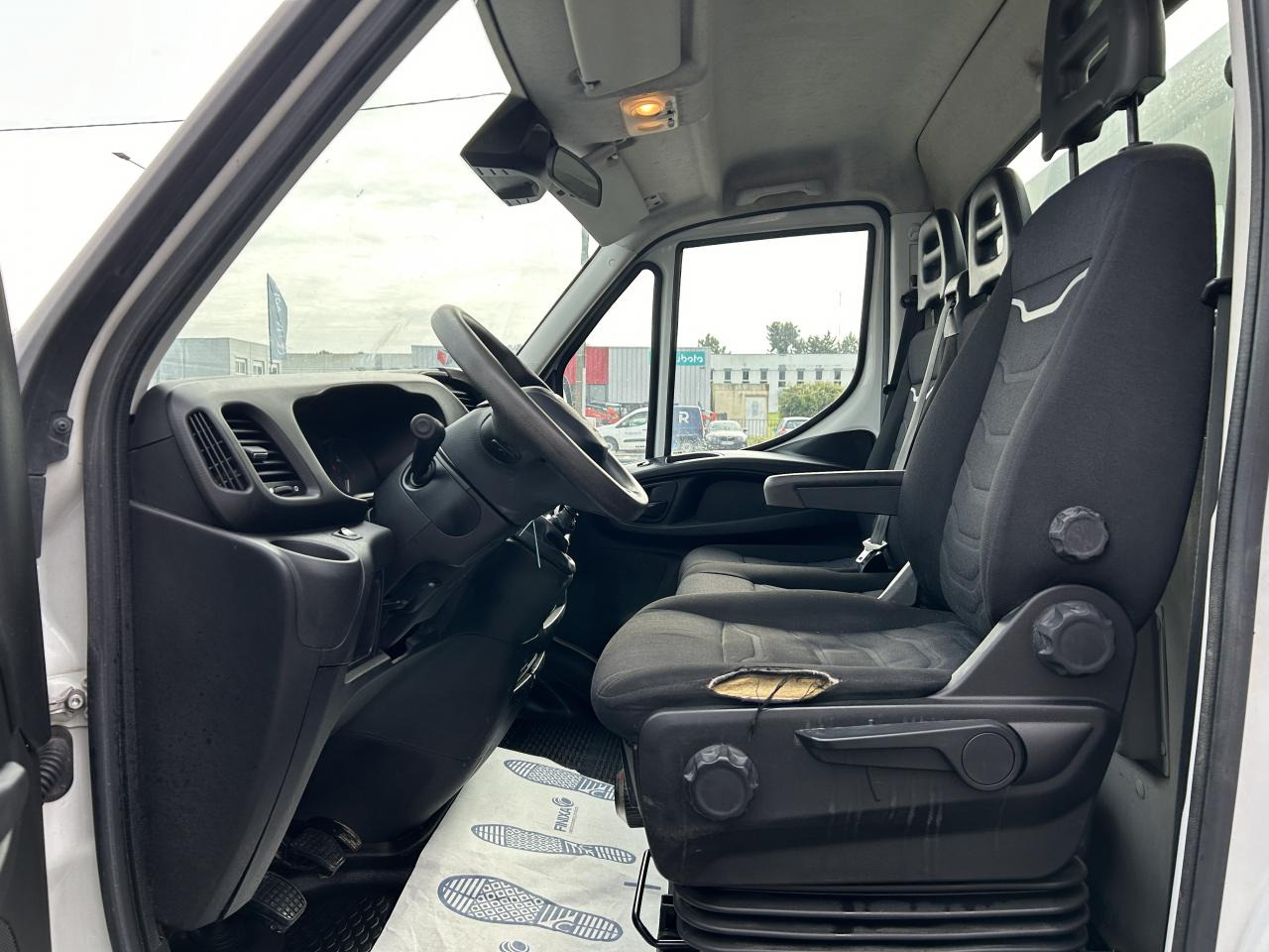 IVECO Daily 35 C 14 S&S (Quad-Leaf) CHASSIS CABINE 2014 35C/35S Chassis cabine 35 C Epmt.3.75 PHASE 3 - Utilitaire benne: photos 4 IVECO Daily 35 C 14 S&S (Quad-Leaf) CHASSIS CABINE 2014 35C/35S Chassis cabine 35 C Epmt.3.75 PHASE 3 - Utilitaire benne: photos 4