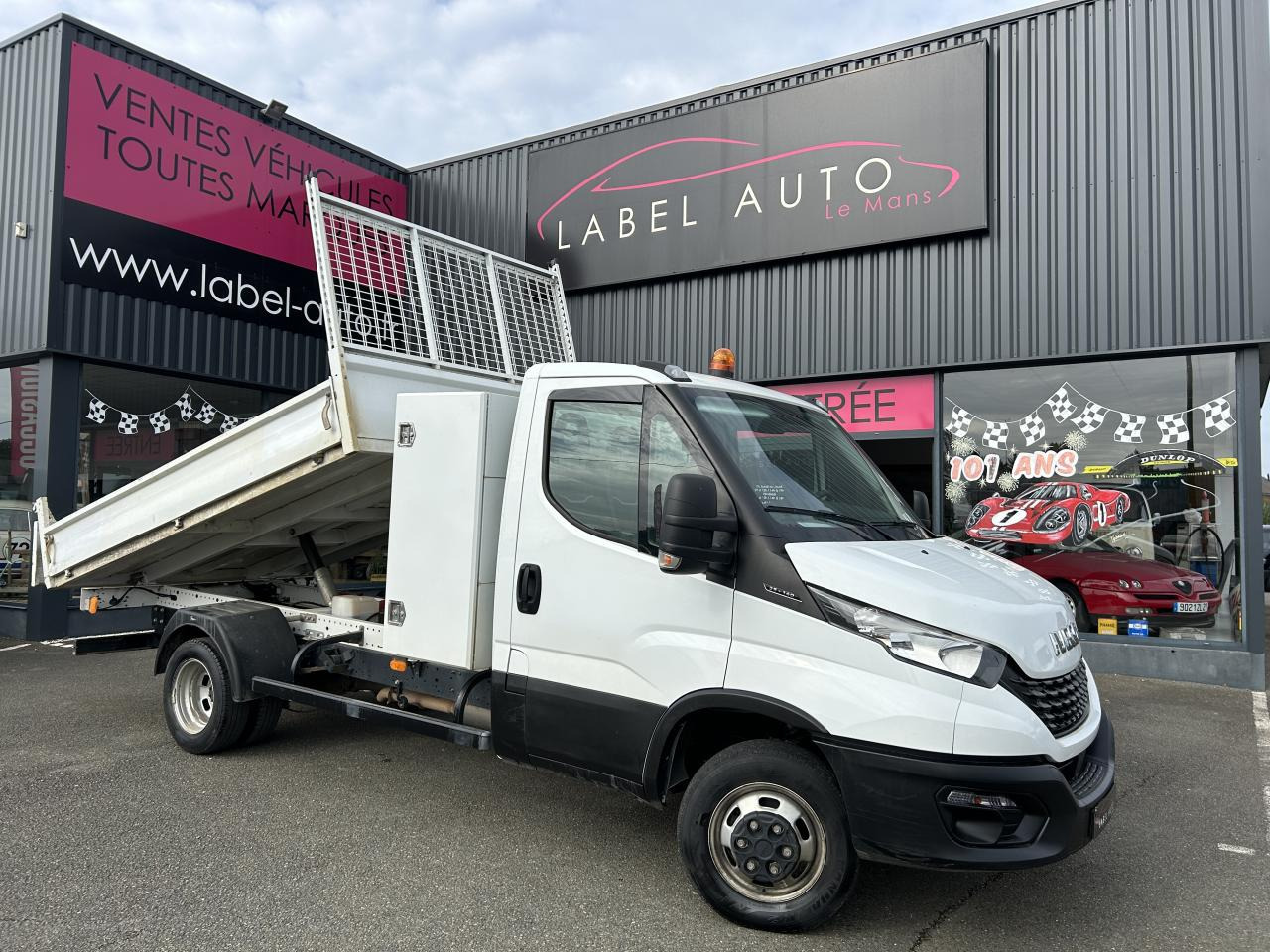 IVECO Daily 35 C 14 S&S (Quad-Leaf) CHASSIS CABINE 2014 35C/35S Chassis cabine 35 C Epmt.3.75 PHASE 3 - Utilitaire benne: photos 1 IVECO Daily 35 C 14 S&S (Quad-Leaf) CHASSIS CABINE 2014 35C/35S Chassis cabine 35 C Epmt.3.75 PHASE 3 - Utilitaire benne: photos 1