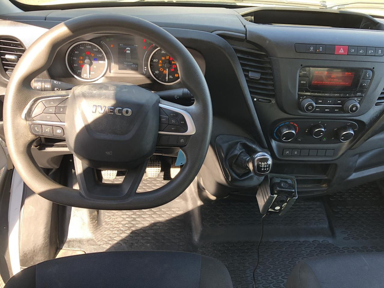 IVECO Daily 35C14 3T5 BENNE + COFFRE RJ 2.3L 140CH - Utilitaire benne: photos 4 IVECO Daily 35C14 3T5 BENNE + COFFRE RJ 2.3L 140CH - Utilitaire benne: photos 4