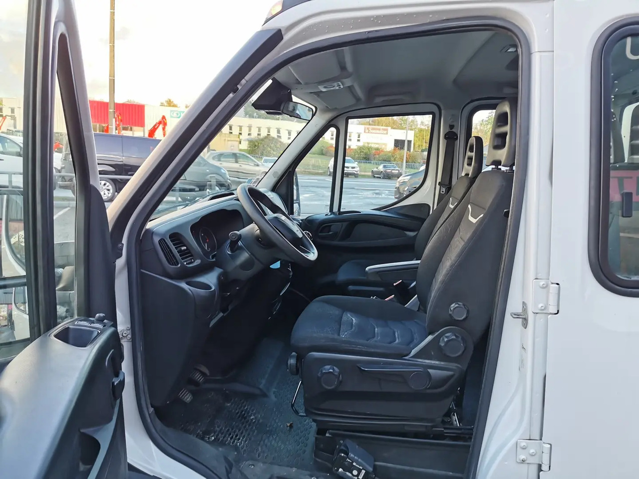 Iveco Daily 35C14 EMPATTEMENT 3750 - Utilitaire benne: photos 5 Iveco Daily 35C14 EMPATTEMENT 3750 - Utilitaire benne: photos 5
