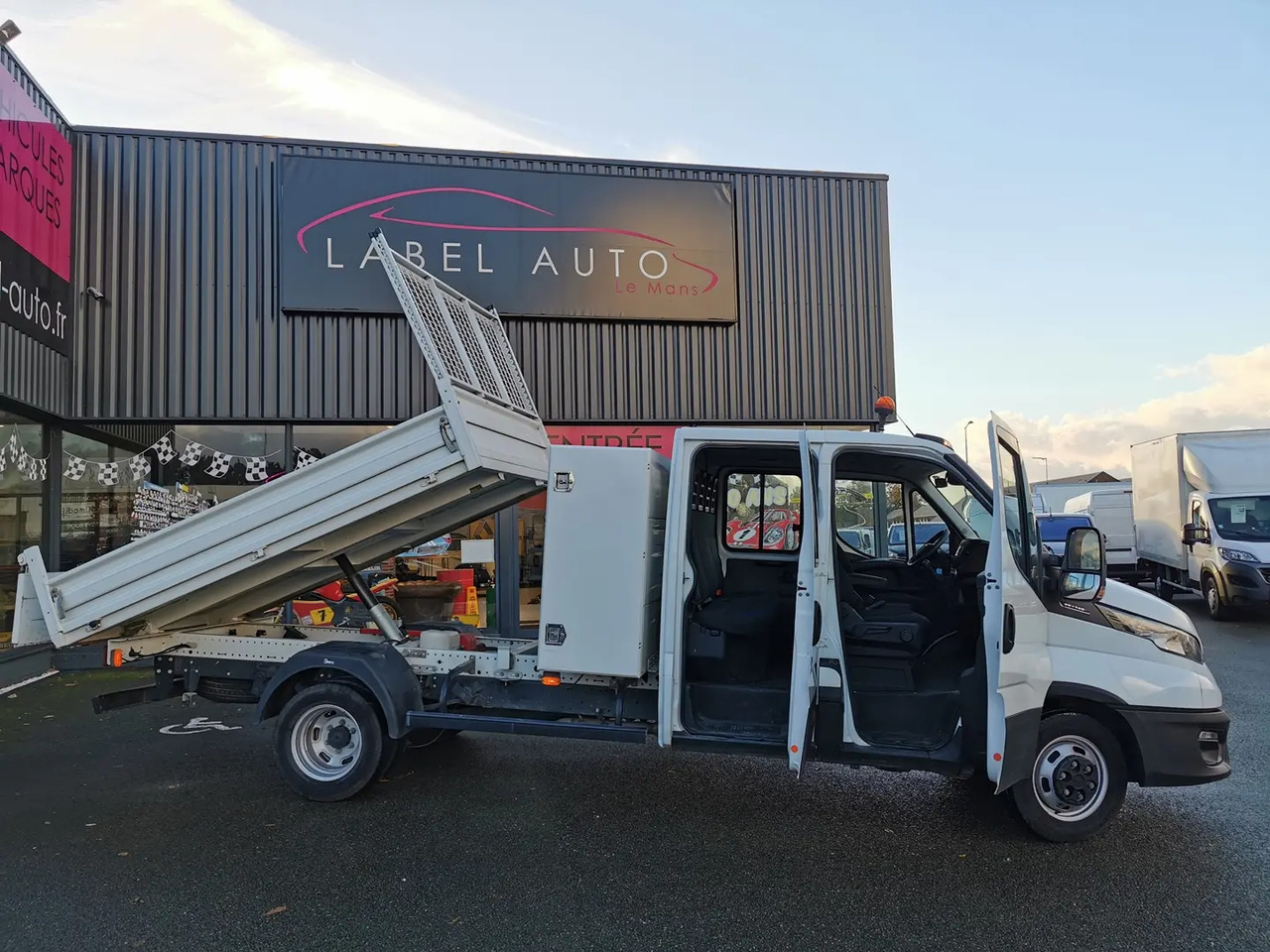 Iveco Daily 35C14H EMPATTEMENT 3750 - Utilitaire benne, Utilitaire double cabine: photos 1 Iveco Daily 35C14H EMPATTEMENT 3750 - Utilitaire benne, Utilitaire double cabine: photos 1