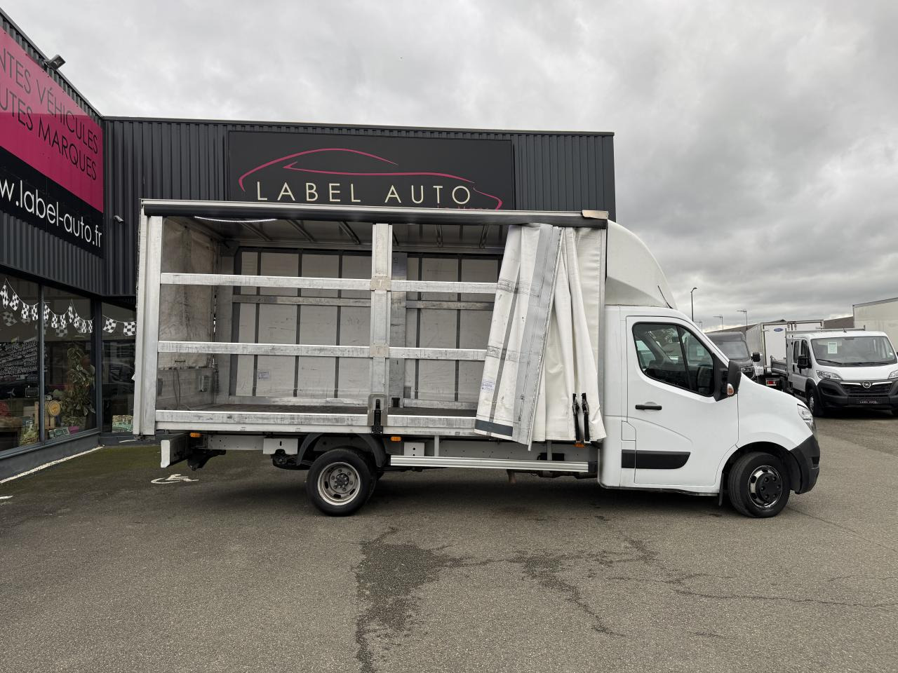 NISSAN Interstar Acenta 3.5t L4H1 2.3 dCi 165Ch CHASSIS CABINE BACHE - Utilitaire rideaux coulissants (PLSC): photos 1 NISSAN Interstar Acenta 3.5t L4H1 2.3 dCi 165Ch CHASSIS CABINE BACHE - Utilitaire rideaux coulissants (PLSC): photos 1