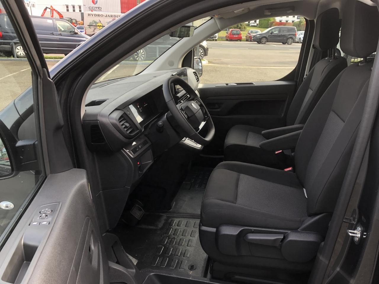 PEUGEOT Expert XL 2.0 BlueHDi - 180 S&S - BV EAT8 III CABINE APPROFONDIE Fourgon Cabine approfondie Fix - Fourgon utilitaire: photos 5 PEUGEOT Expert XL 2.0 BlueHDi - 180 S&S - BV EAT8 III CABINE APPROFONDIE Fourgon Cabine approfondie Fix - Fourgon utilitaire: photos 5