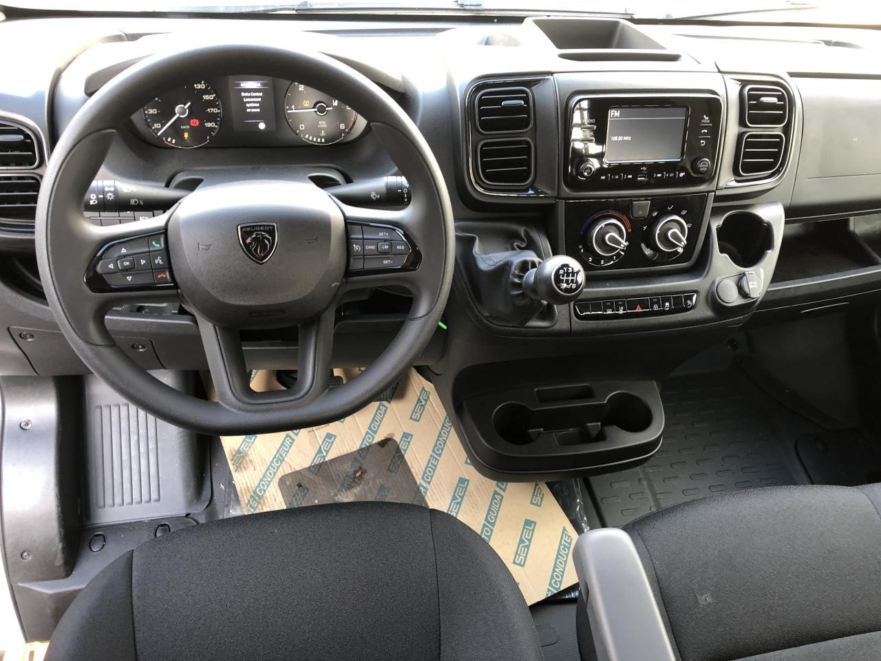 PEUGEOT boxer 3t5 plateau 4m20 2.2 hdi 140ch - Utilitaire plateau: photos 5 PEUGEOT boxer 3t5 plateau 4m20 2.2 hdi 140ch - Utilitaire plateau: photos 5