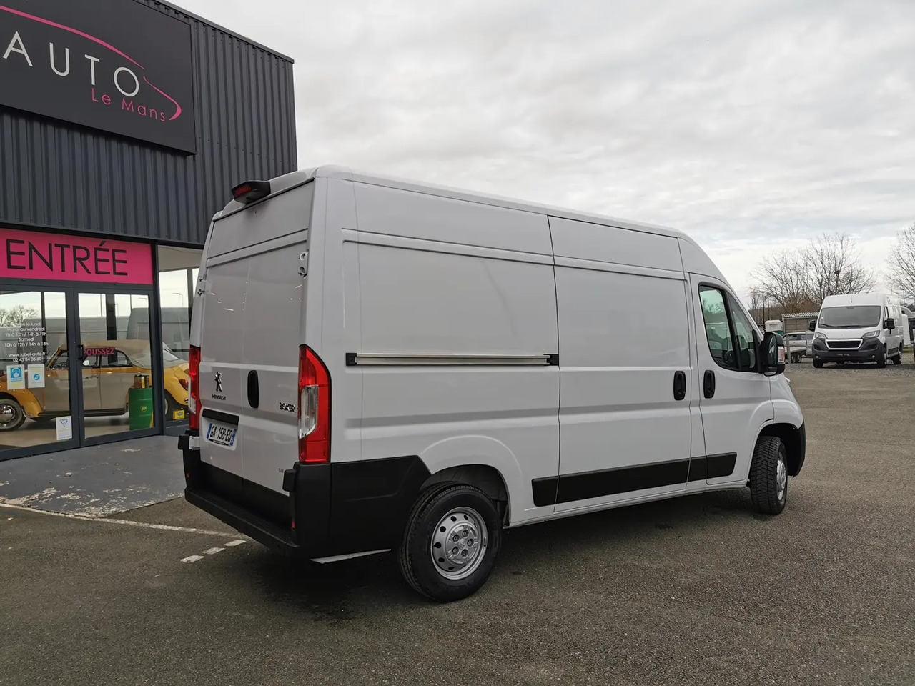 Fourgon utilitaire Peugeot Boxer 333 L2H2 2.2 BLUEHDI S&S 140CH ASPHALT: photos 6