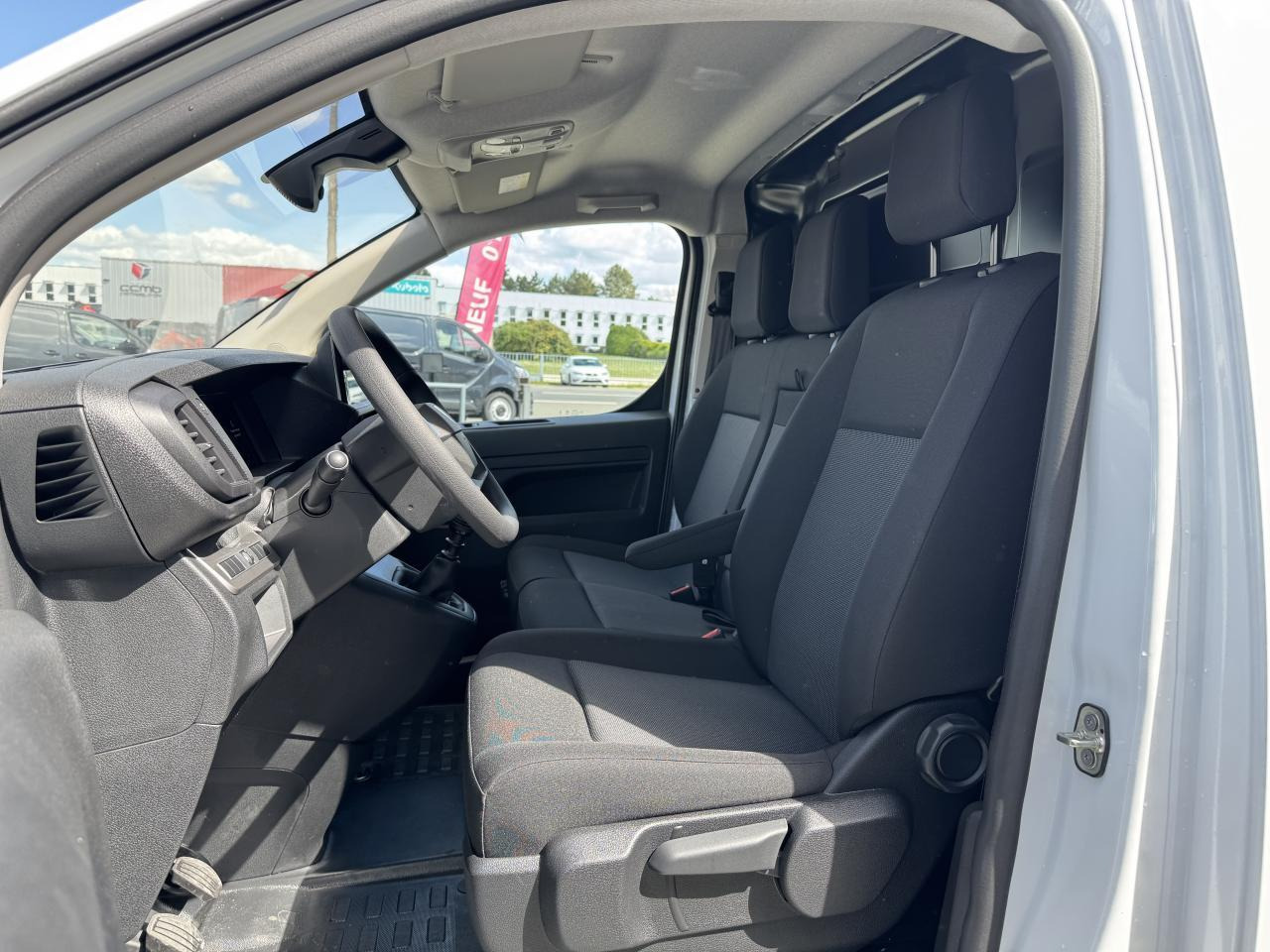 Peugeot Expert M 2.0 BLUEHDI 145CH PACK PREMIUM CONNECT - Fourgon utilitaire: photos 5 Peugeot Expert M 2.0 BLUEHDI 145CH PACK PREMIUM CONNECT - Fourgon utilitaire: photos 5