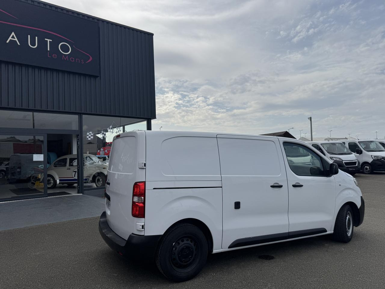 Peugeot Expert STANDARD 2.0 BLUEHDI 180CH S&S ASPHALT EAT8 - Fourgon utilitaire: photos 5 Peugeot Expert STANDARD 2.0 BLUEHDI 180CH S&S ASPHALT EAT8 - Fourgon utilitaire: photos 5