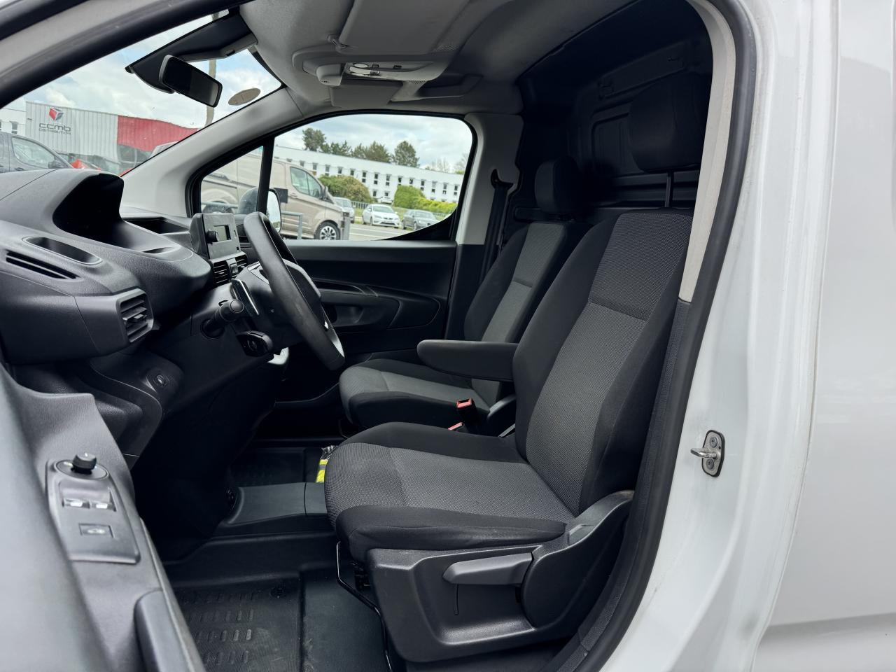 Peugeot Partner PEUGEOT M 650 KG 1.5 HDI 130 CH EAT-8 2 PL PREMIUM - Fourgonnette: photos 4 Peugeot Partner PEUGEOT M 650 KG 1.5 HDI 130 CH EAT-8 2 PL PREMIUM - Fourgonnette: photos 4