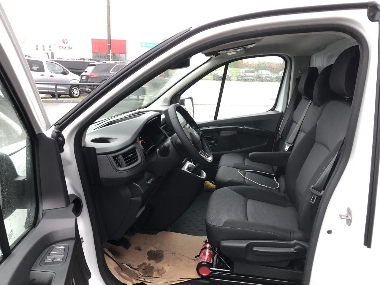 RENAULT Trafic L1H1 3000 Kg 2.0 Blue dCi - 150 - BVA 2025 III FOURGON Fourgon Advance L1H1 PHASE 3 - Fourgon utilitaire: photos 5 RENAULT Trafic L1H1 3000 Kg 2.0 Blue dCi - 150 - BVA 2025 III FOURGON Fourgon Advance L1H1 PHASE 3 - Fourgon utilitaire: photos 5