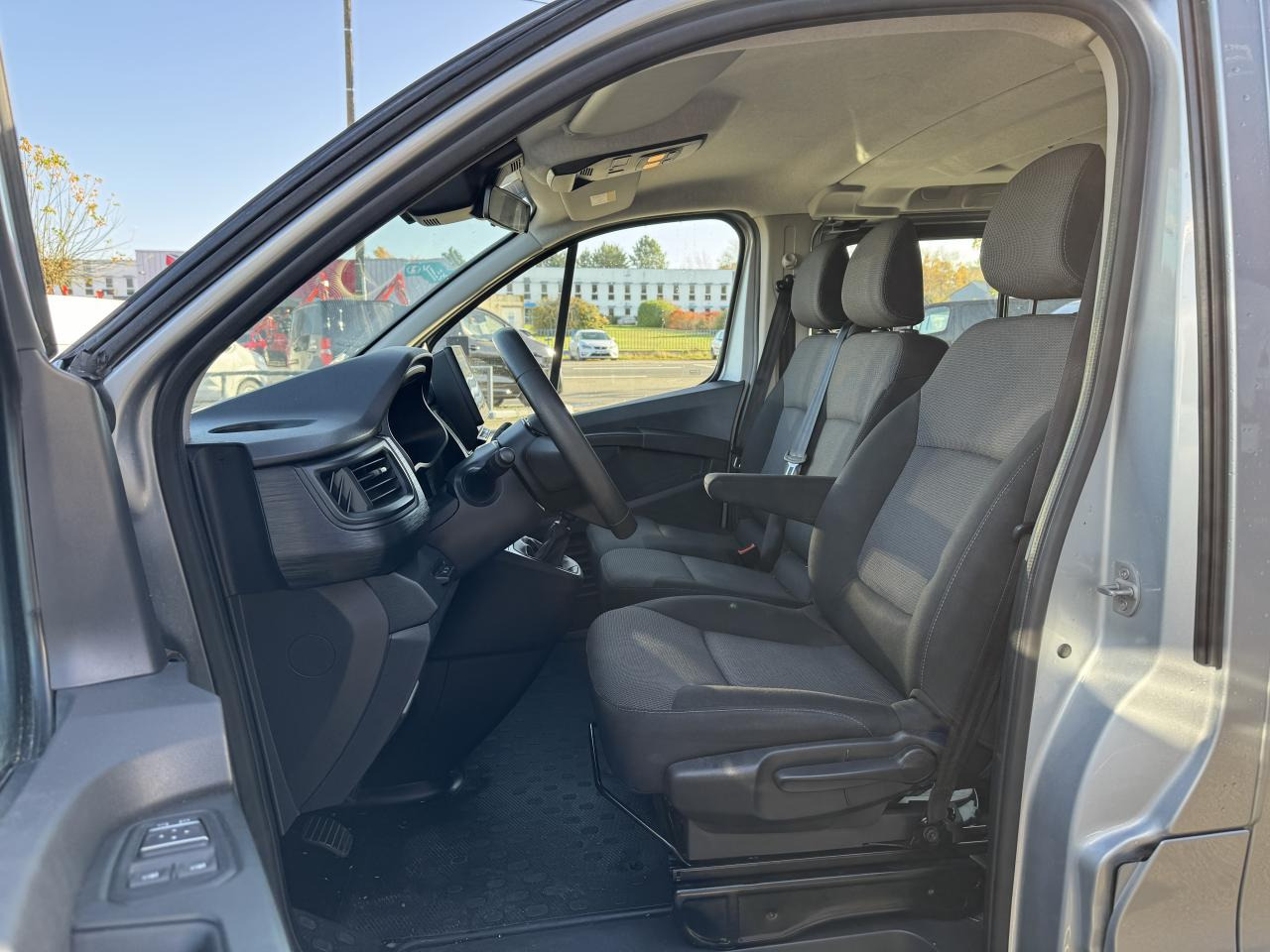 RENAULT Trafic L2 2.0 Energy dCi - 150 - S&S III COMBI Combi Zen L2H1 PHASE 3 - Transport de personnes: photos 5 RENAULT Trafic L2 2.0 Energy dCi - 150 - S&S III COMBI Combi Zen L2H1 PHASE 3 - Transport de personnes: photos 5