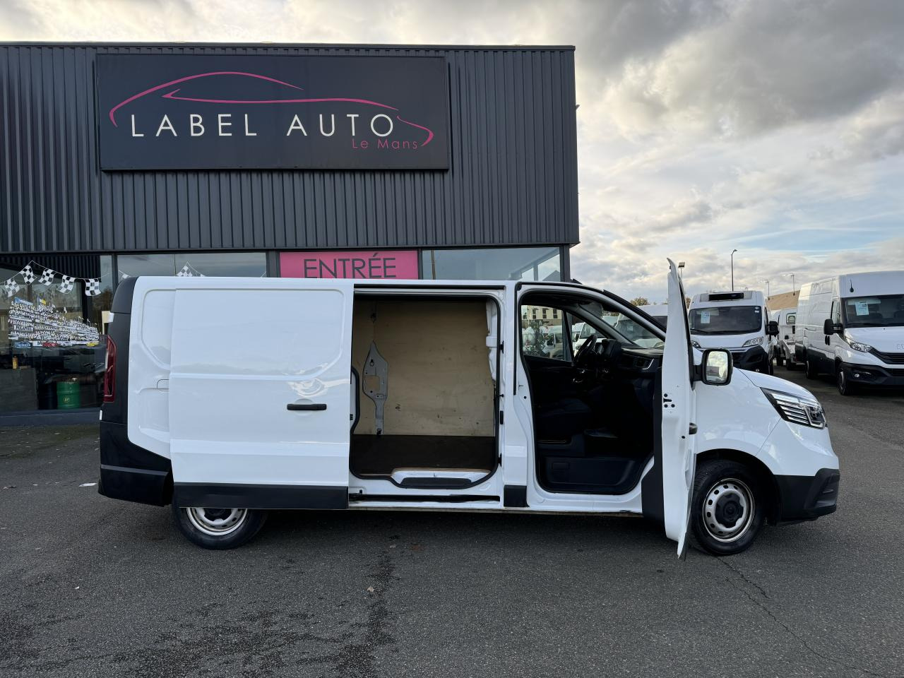 RENAULT Trafic L2H1 3000 Kg 2.0 Blue dCi - 130 III FOURGON Fourgon Grand Confort L2H1 PHASE 3 - Fourgon utilitaire: photos 1 RENAULT Trafic L2H1 3000 Kg 2.0 Blue dCi - 130 III FOURGON Fourgon Grand Confort L2H1 PHASE 3 - Fourgon utilitaire: photos 1