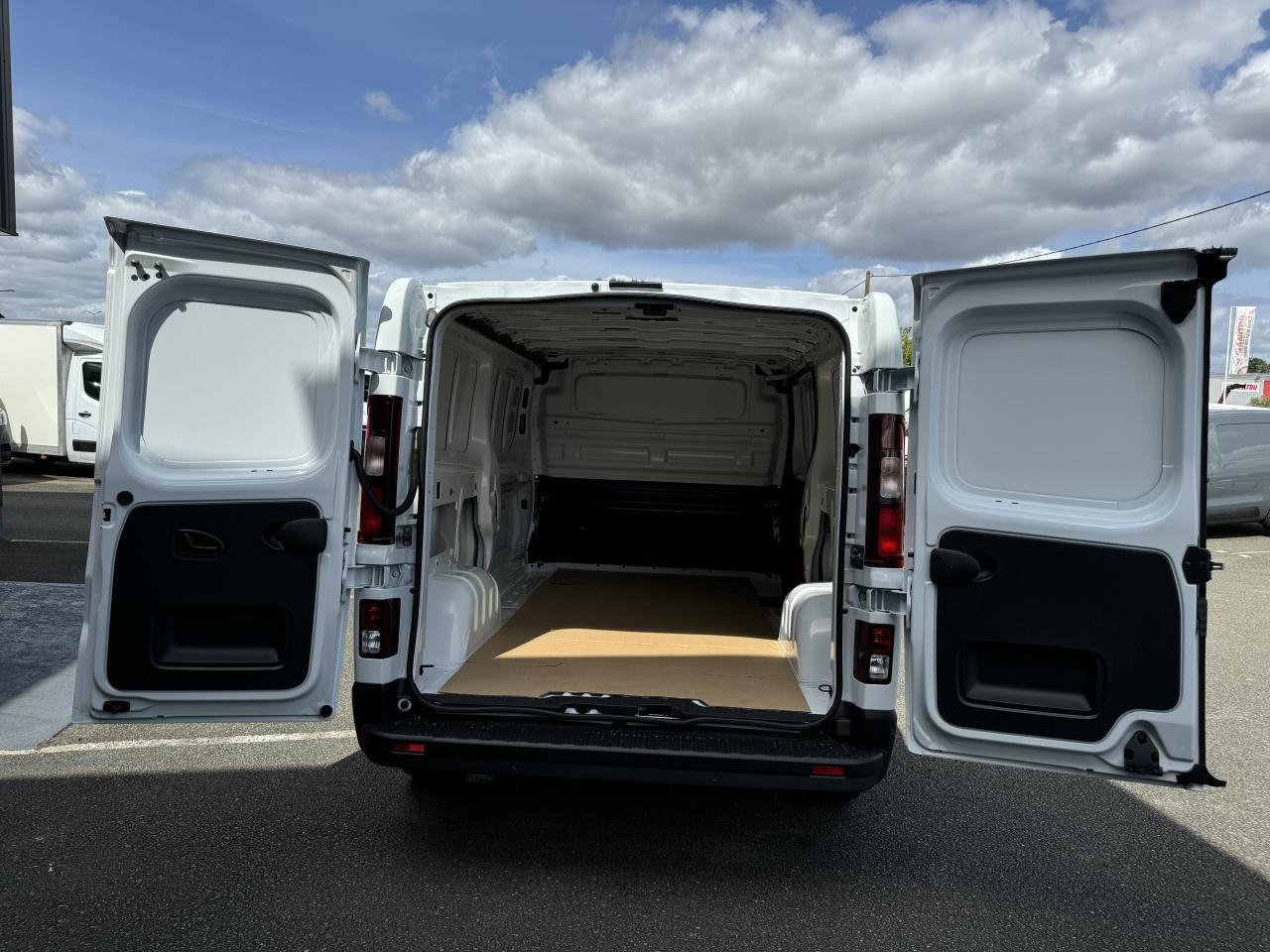 RENAULT Trafic L2H1 3000 Kg 2.0 Blue dCi - 170 2024 III FOURGON Fourgon Advance L2H1 PHASE 3 - Fourgon utilitaire: photos 4 RENAULT Trafic L2H1 3000 Kg 2.0 Blue dCi - 170 2024 III FOURGON Fourgon Advance L2H1 PHASE 3 - Fourgon utilitaire: photos 4